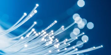 Extrêmement froide et très efficace : des scientifiques présentent une nouvelle fibre optique