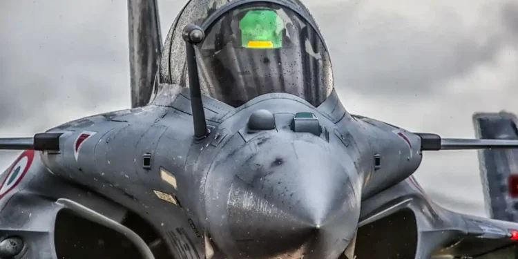 Rafale : l'effervescence autour du fleuron de Dassault, entre méga-contrat indien et sauts technologiques