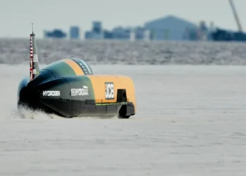 JCB pulvérise le record du monde de vitesse à l'hydrogène à Bonneville