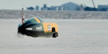 JCB pulvérise le record du monde de vitesse à l'hydrogène à Bonneville
