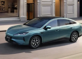 BYD dévoile la Seal 06 2027 : une berline électrique et hybride bardée de technologies à prix cassé