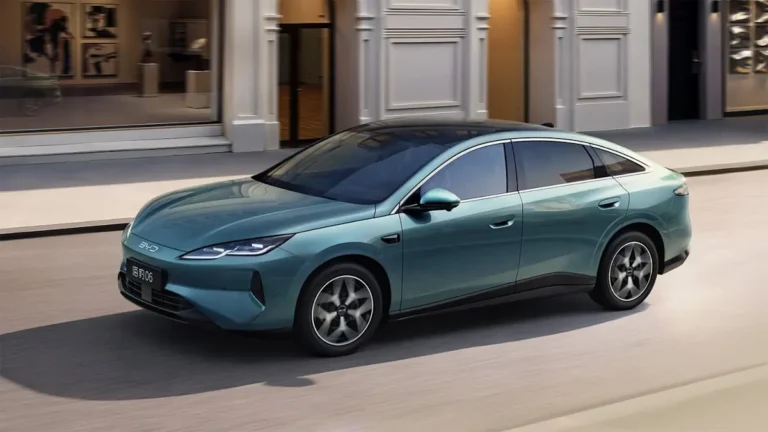 BYD dévoile la Seal 06 2027 : une berline électrique et hybride bardée de technologies à prix cassé