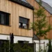 Rénover une façade ancienne avec un bardage bois : une transformation sous conditions