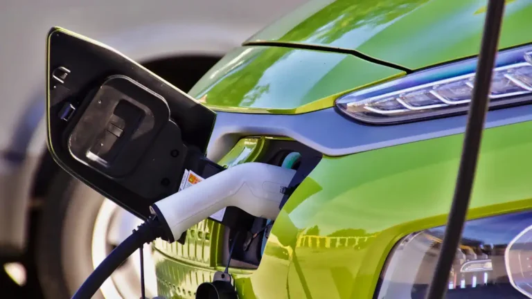 Taxe voiture électrique : la fin des exonérations qui inquiète les automobilistes