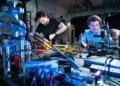 TUM développe des sources de photons uniques pour la communication quantique