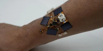 Un patch portable vibre lorsqu’il détecte des dangers environnementaux