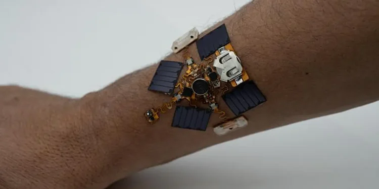 Un patch portable vibre lorsqu’il détecte des dangers environnementaux