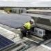 Photovoltaïque en toiture : l’essor des installations industrielles et agricoles ravive la question des risques