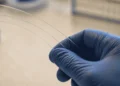 Une fibre optique plate mille fois plus sensible à la pression