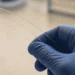 Une fibre optique plate mille fois plus sensible à la pression
