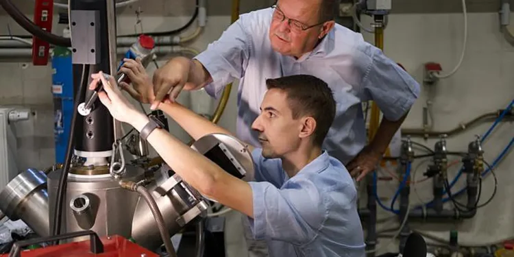 Un verre métallique testé sur l'ISS : la recherche sur des gouttelettes en lévitation en microgravité