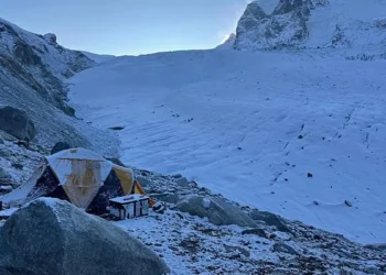 Un câble à fibre optique révèle des crevasses cachées dans la glace