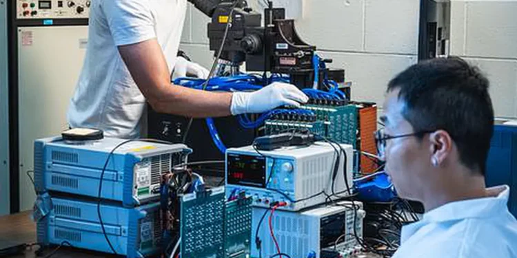 Des ingénieurs rendent l’IA embarquée plus efficace en repensant l’algorithme et le matériel