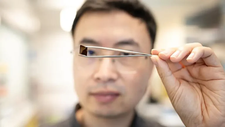 Un semi-conducteur effaçable programmé par la lumière
