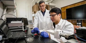 A new oscillating triboelectric nanogenerator developed by Professor Xudong Wang and postdoctoral scholar Pengfei Chen c