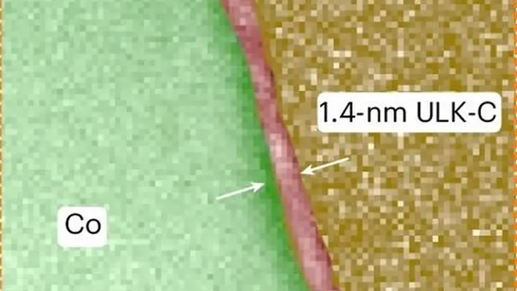 1.4-nm-thick ULK carbon film conformally coating Co lines and the SiO2 substrate
