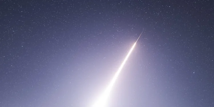 Un essai de fusée-sonde aide à concevoir les composants d'un nouveau système d'armement