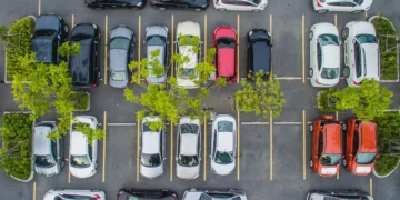 Parkings solaires : un report d'échéance conditionné aux panneaux européens