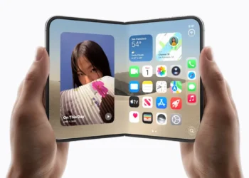 Apple entre dans l’ère du pliable, Samsung défend son avance sur le terrain du « passeport »