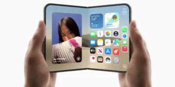 Apple entre dans l’ère du pliable, Samsung défend son avance sur le terrain du « passeport »