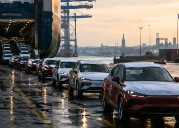 L’Europe tente d’endiguer la vague des hybrides chinoises à 15 % du marché