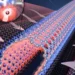 De minuscules plis plient la physique pour modifier la circulation de l'électricité dans le graphène