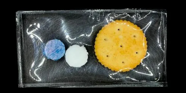 Un capteur à base d'amidon change de couleur pour indiquer l'humidité dans les emballages alimentaires