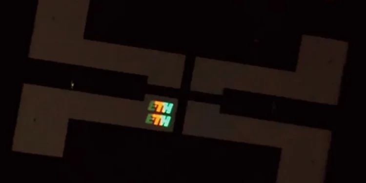 Des pixels OLED minuscules peuvent être fabriqués comme des micropuces