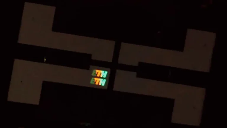 Des pixels OLED minuscules peuvent être fabriqués comme des micropuces