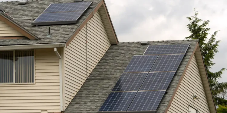 Installation de panneaux solaires : les 7 étapes, du premier devis à la mise en service