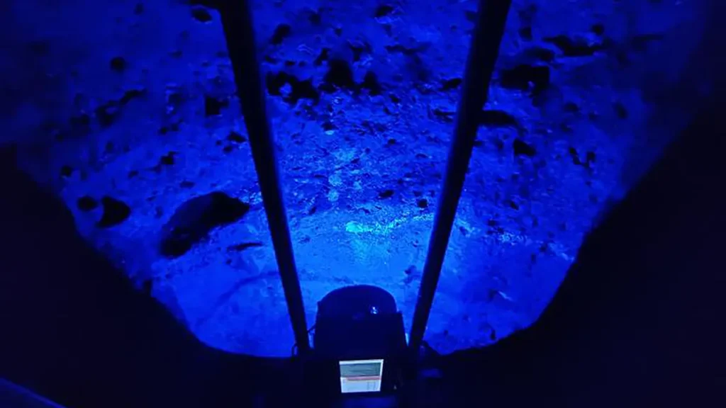 Un aperçu du système LEDMSI en action, photographiant le profil du sol à Sorte Muld, sur l'île de Bornholm, à l'aide de différentes longueurs d'onde de lumière. 