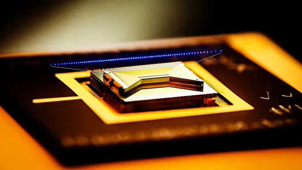 Gros plan sur un piège à ions de surface, le type de technologie d'informatique quantique utilisé dans cette étude. 
