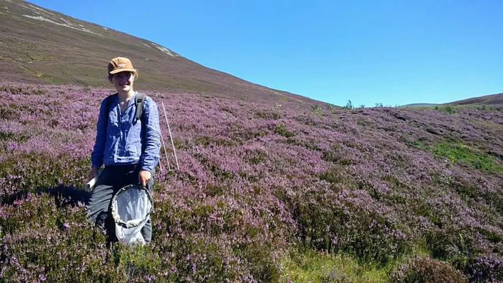 L'auteure principale, le Dr Maisie Brett, sur le terrain. 