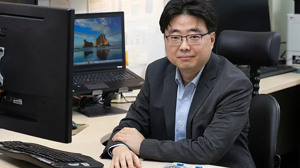 Professor Seokheun "Sean" Choi from the Department of Electrical and Computer Engineering at Binghamton University's Tho