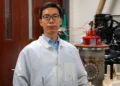 Un chercheur va caractériser les propriétés des particules dans les réacteurs de stockage d'énergie thermochimique