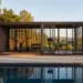 OS1 : un pavillon solaire et une terrasse "batterie" par Outer Spaces