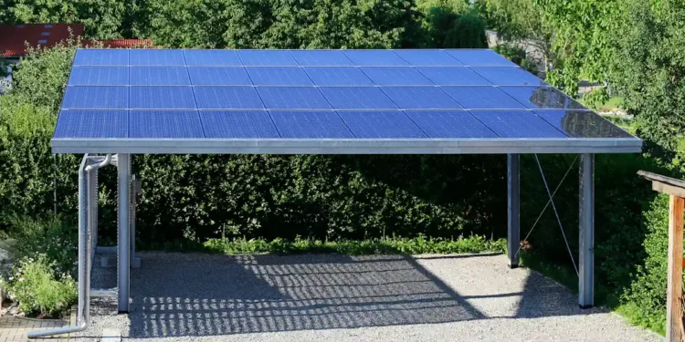 Pergolas, abris, parkings : le solaire s’installe hors des toitures