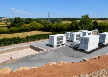 Des batteries de 6 MW / 12MW désormais adossées à la centrale solaire flottante de Gueugnon