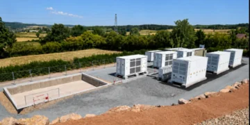 Des batteries de 6 MW / 12MW désormais adossées à la centrale solaire flottante de Gueugnon
