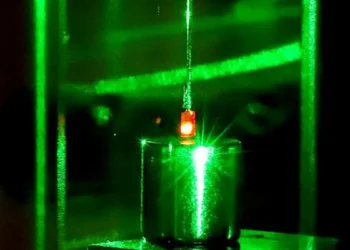 Première observation de spins quantiques déplaçant un objet à l'échelle du centimètre en laboratoire