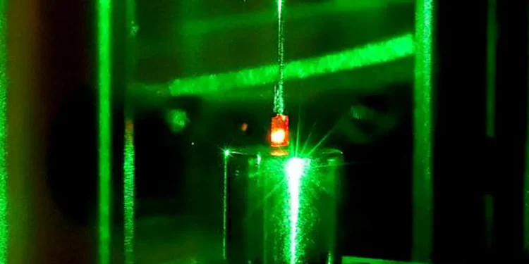 Première observation de spins quantiques déplaçant un objet à l'échelle du centimètre en laboratoire