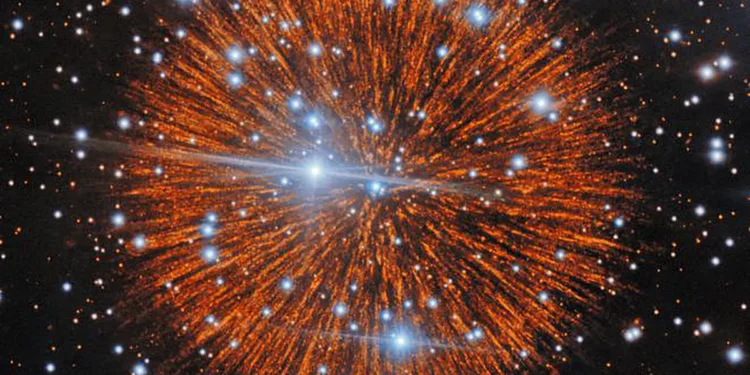 Pa 30, probablement le vestige de la supernova historique observée en 1181, est désormais capturé avec un niveau de détail sans précédent par le télescope Gemini North du NOIRLab. Cette image, obtenue à l’aide du spectrographe multi-objets Gemini (GMOS), montre que les éjectas caractéristiques de ce vestige, en forme de feux d’artifice, prennent la forme d’une structure en cascade ressemblant à des nœuds.