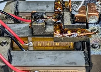 L'étirement d'un matériau quantique révèle des états supraconducteurs concurrents