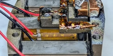 L'étirement d'un matériau quantique révèle des états supraconducteurs concurrents
