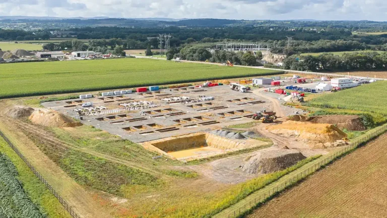 La plus grande batterie de Bretagne est branchée, le réseau électrique change de braquet