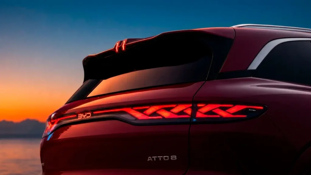BYD Atto 8 à Paris, le SUV 7 places qui passe de 10 à 70% en cinq minutes mais tait son prix