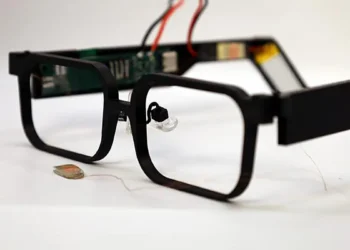 Des lunettes alimentées par les clignements d'yeux pourraient garder un œil sur la santé