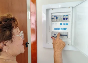 Hausse des tarifs réglementés : comment les particuliers peuvent anticiper avec lesfurets