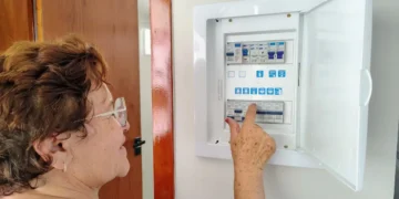 Hausse des tarifs réglementés : comment les particuliers peuvent anticiper avec lesfurets