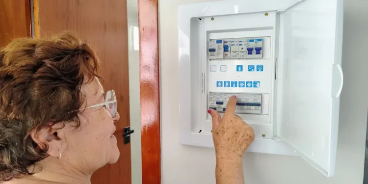 Hausse des tarifs réglementés : comment les particuliers peuvent anticiper avec lesfurets